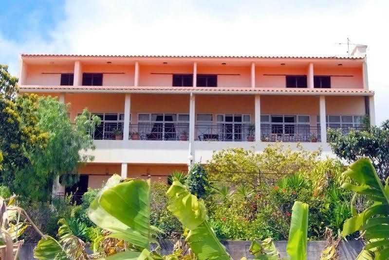 Al Moniz Hotel Agua de Pena Bagian luar foto