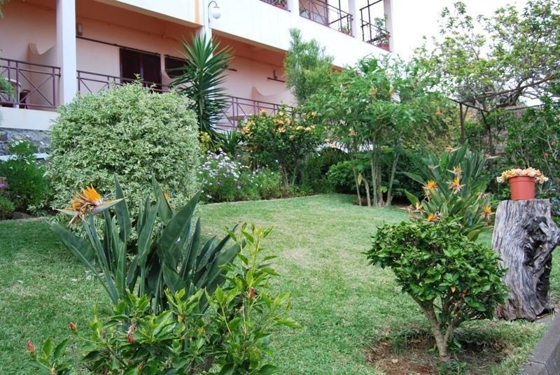 Al Moniz Hotel Agua de Pena Bagian luar foto