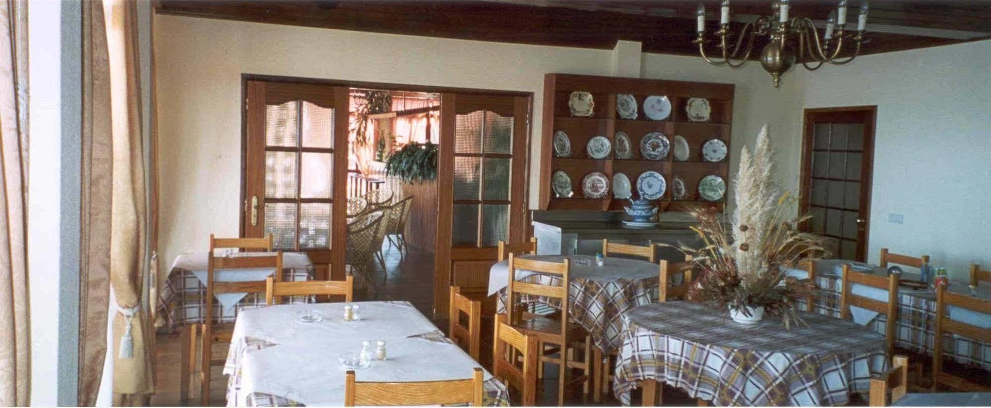 Al Moniz Hotel Agua de Pena Bagian luar foto